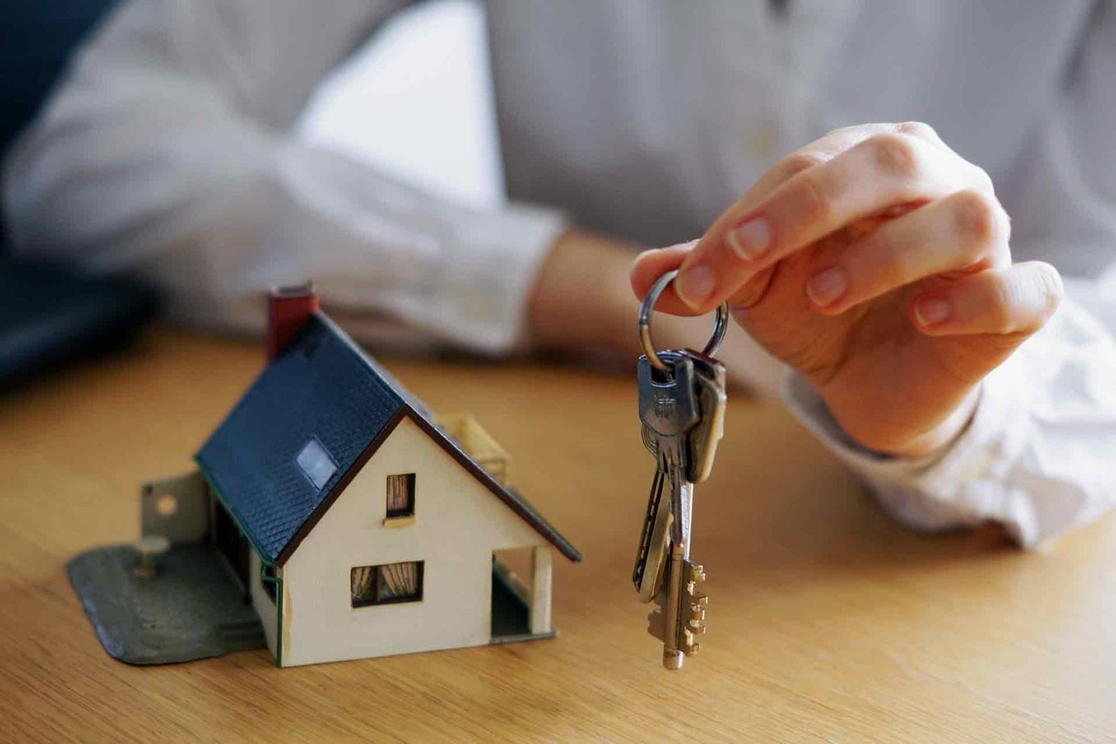 Property management in Valbonne, keys of a managed villa